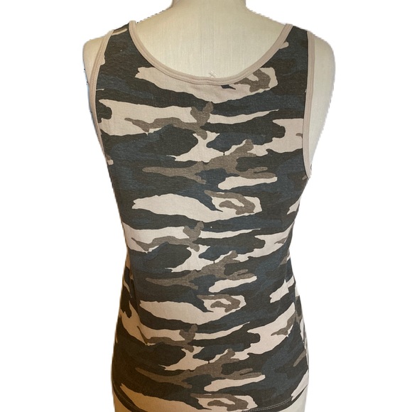 North Face camo tank. Size medium - Picture 2 of 5
